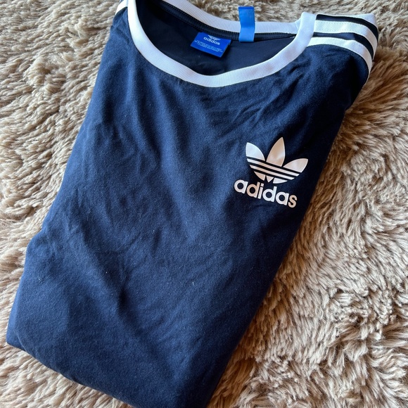 NWOT Adidas unisex navy blue tshirt with shiny back - Picture 4 of 6